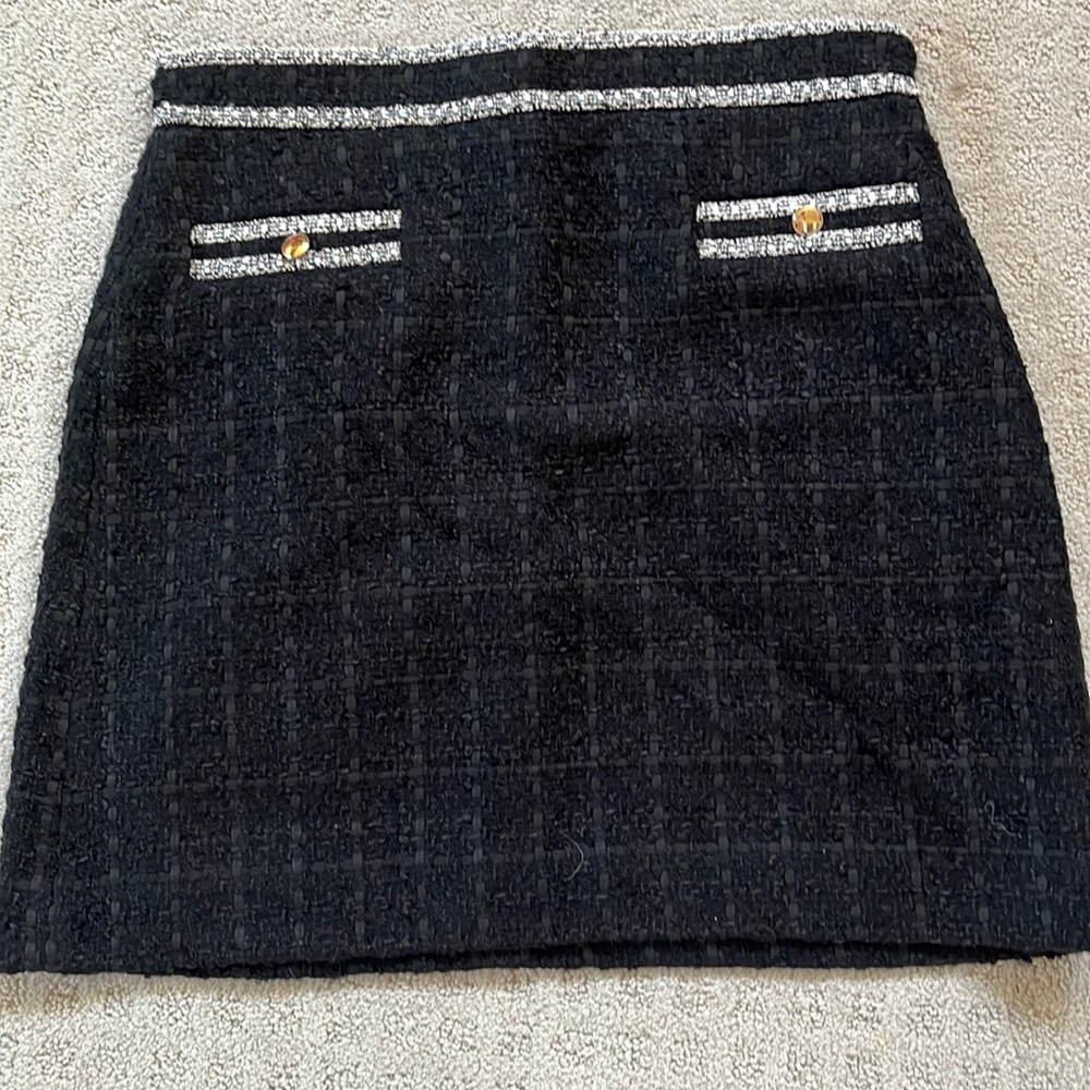 NWT Ann Taylor black skirt with white trim, size 6, textured tweed, gold buttons
